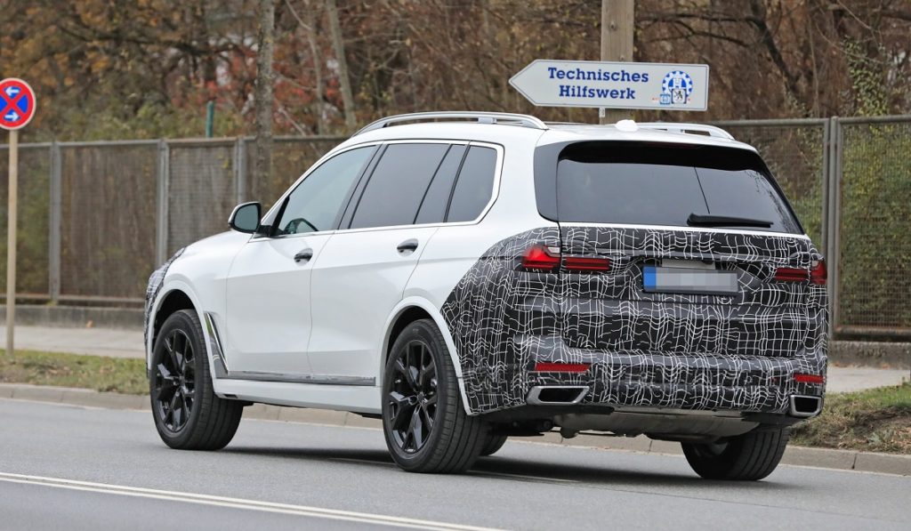 2022 BMW X7 Facelift Spy Photos 1